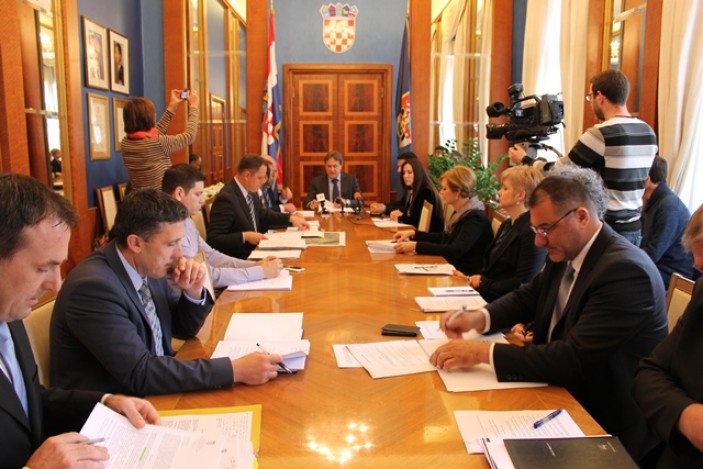 Rekonstrukcija gradskih prometnica, uređenje zone Ravnice, produženi boravak....