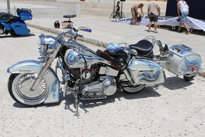 Izložba prerađenih Harleya Davisona na Forumu