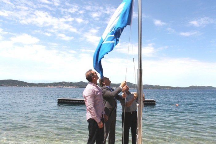 Gradonačelnik podigao Plavu zastavu na plaži Kolovare