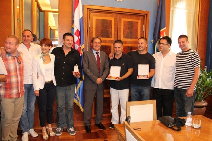 Omiški laureati klapa Kožino kod gradonačelnika