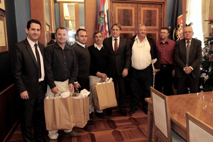 Barkajoli zaželjeli sretan Božić i Novu 2015. gradonačelniku i svim sugrađanima