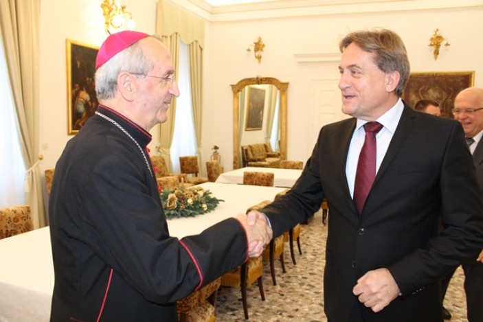 Predbožićni susret gradonačelnika Kalmete i nadbiskupa Puljića