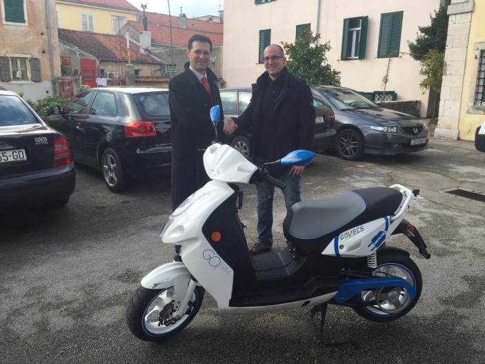 Grad Zadar dobio na korištenje električni skuter