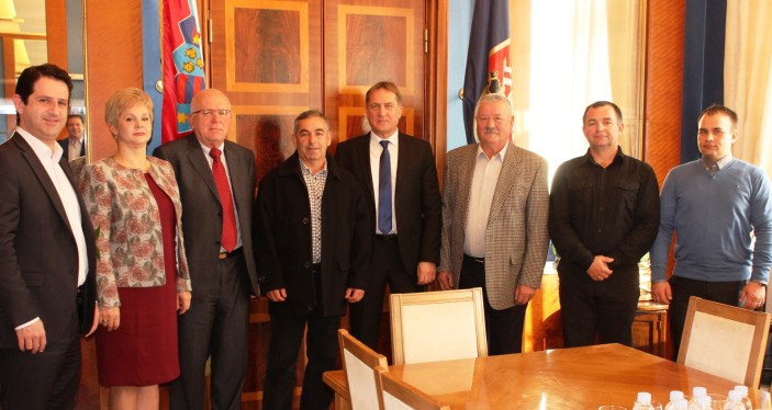 Gradonačelnik i barkajoli zaželjeli svim sugrađanima blagoslovljen Božić i sretnu Novu 2016.