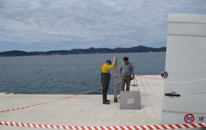 Morske orgulje na čišćenju i ugođavanju