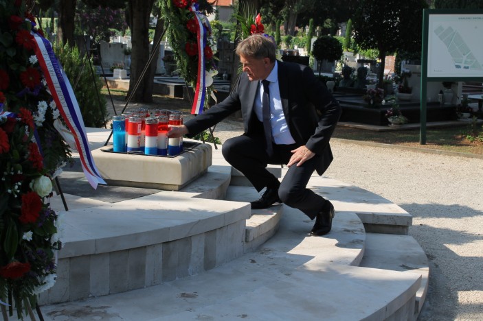 Uoči Dana držanosti RH vijenci i svijeće za poginule u obrani Dmovine