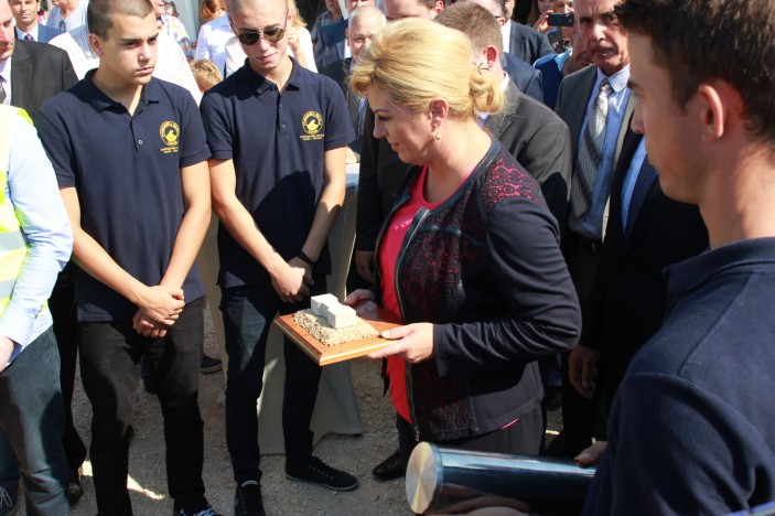 Predsjednica RH Kolinda Grabar Kitarović položila kamen temeljac za novu zgradu putničkog terminala u Gaženici
