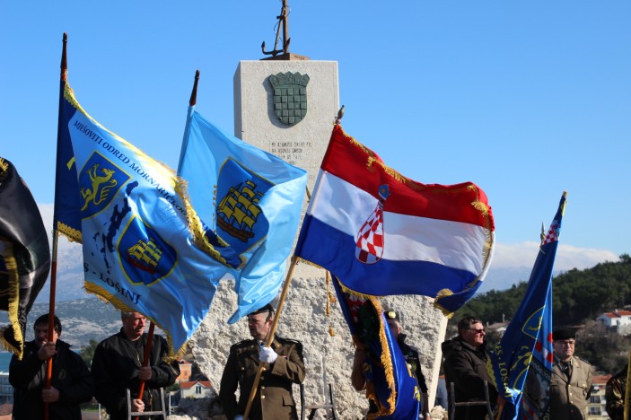 Polaganje vijenaca na spomen obilježje HRM i 2. gardijske brigade u Novigradu