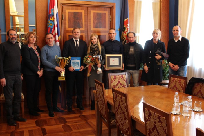 Gradonačelnik Dukić primio najbolju biciklisticu Hrvatske, Maju Perinović