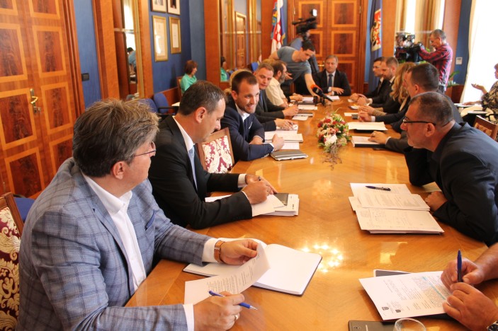 Novi EU projekti, stabilan proračun, ulaganje u škole...