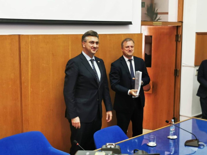 Premijer Plenković, u pratnji ministara Pavića i Butkovića, u Zadru uručio ugovore za EU projekte, vrijedne 135 milijuna kuna