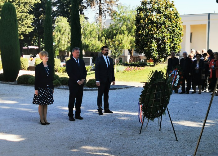 Uoči obilježavanja Dana državnosti položeni vijenci i upaljene svijeće za sve poginule branitelje