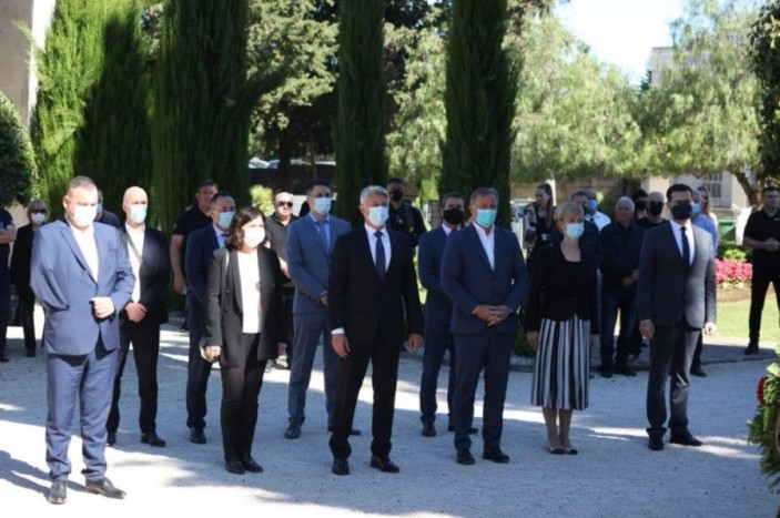 Vijenci i svijeće povodom Dana državnosti