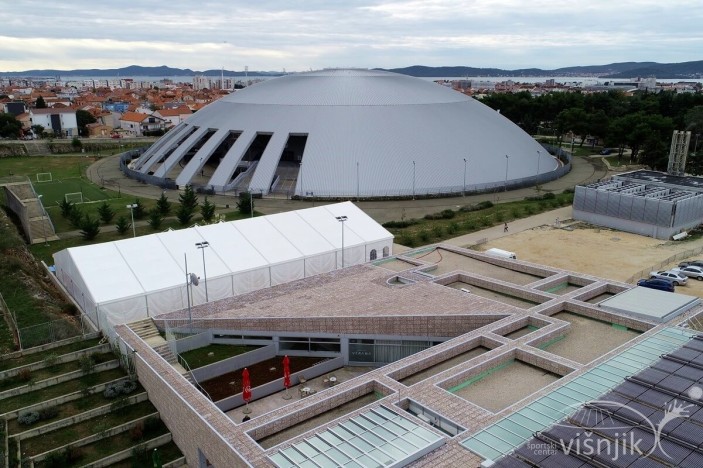 Javni poziv za davanje u zakup montažnih drvenih kućica
