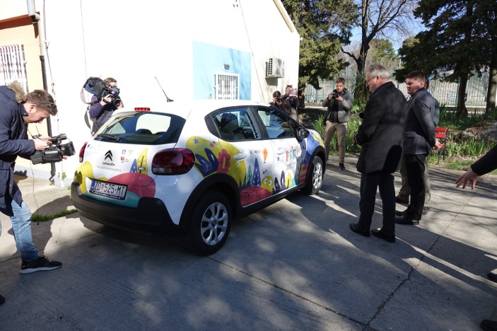 Gradonačelnik Dukić predao ključeve vozila za mobilni tim Kabineta za ranu intervenciju