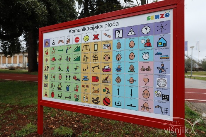 Komunikacijska ploča u Dječjem parku na Višnjiku