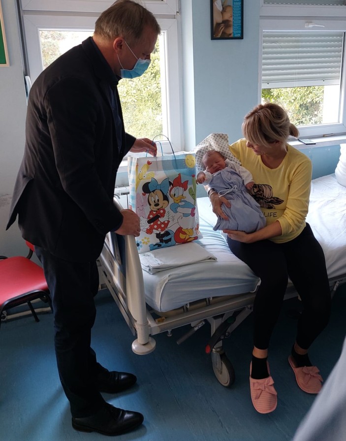 Prvog dana Nove godine gradonačelnik Dukić posjetio zadarsko rodilište