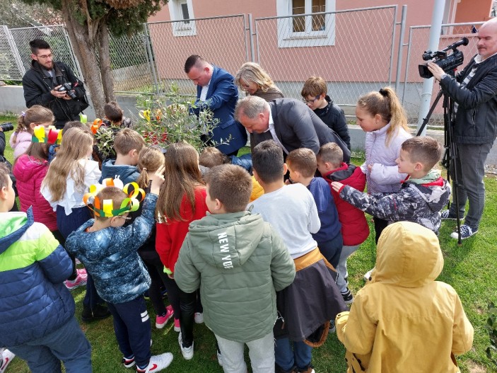 Kišni vrtovi u područnoj školi Ploča